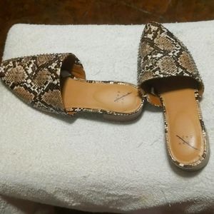 Casual slides/sandals